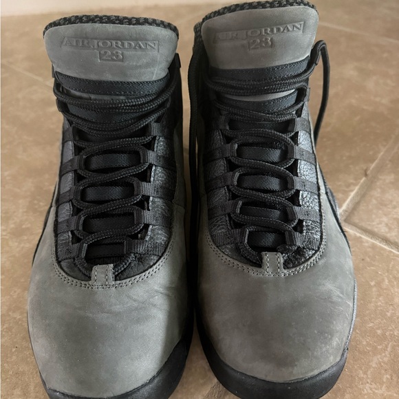 Jordan Men's Black and Gray Sneakers